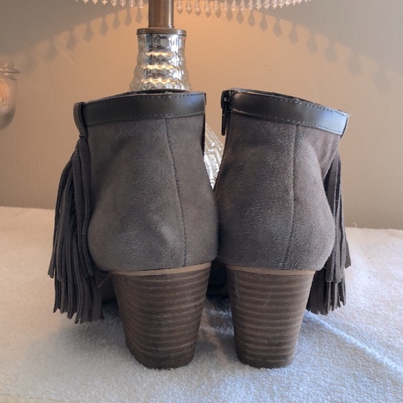 Simply Emma suede Booties with tassel fringe on outer side -Womens size 8 - Picture 3 of 5